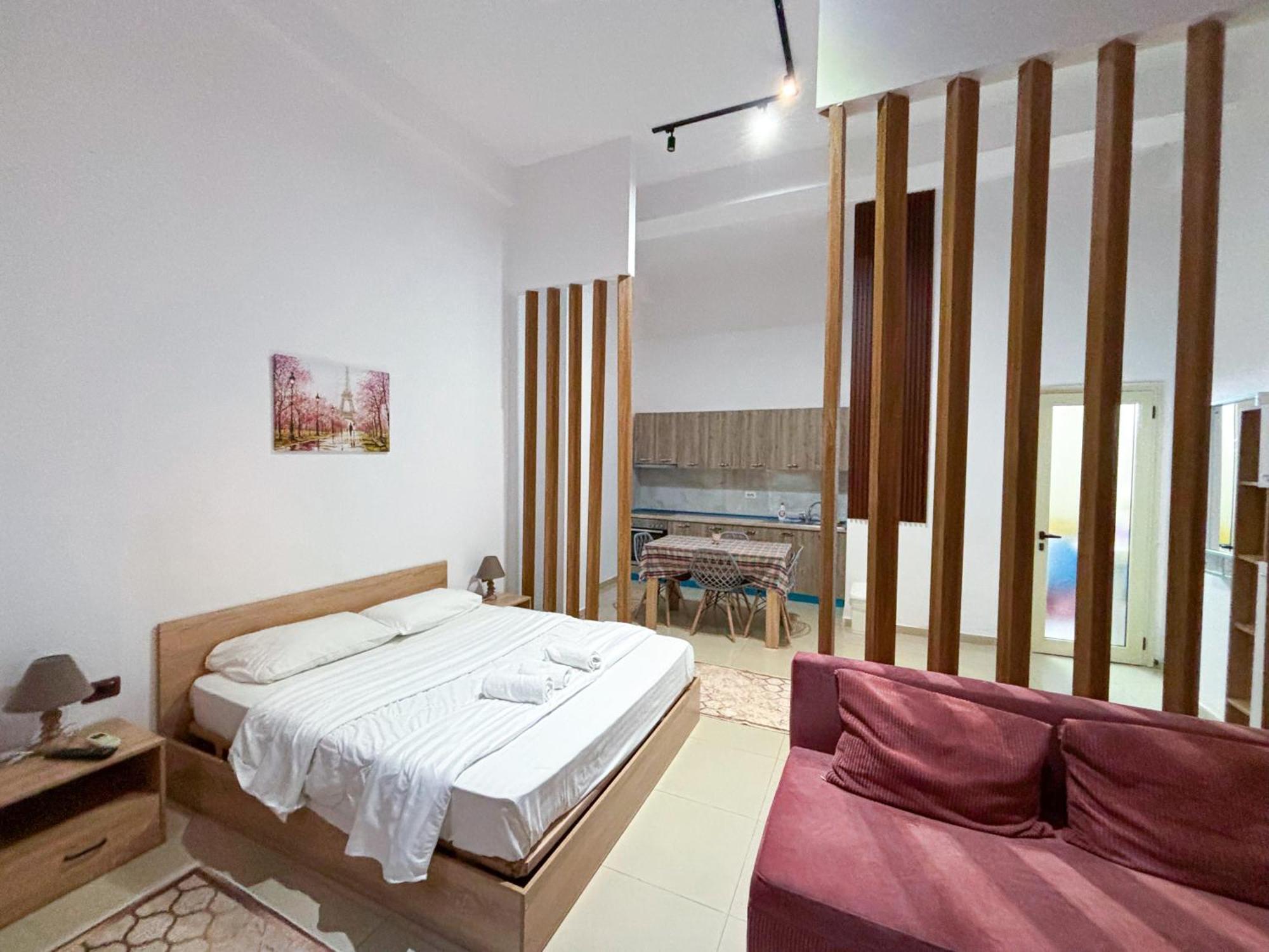 Budget Retreat Tirana & Studios Esterno foto