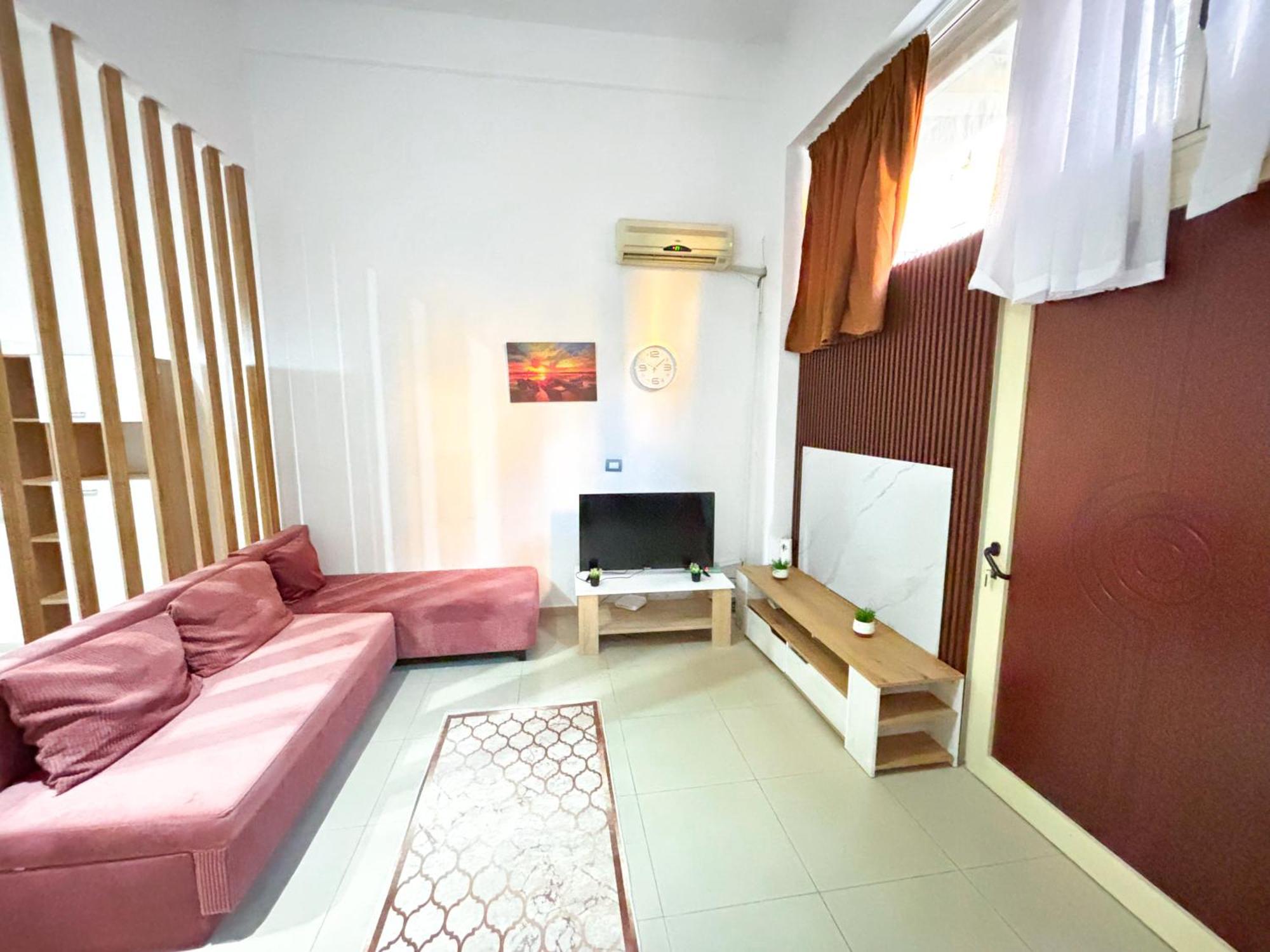 Budget Retreat Tirana & Studios Esterno foto
