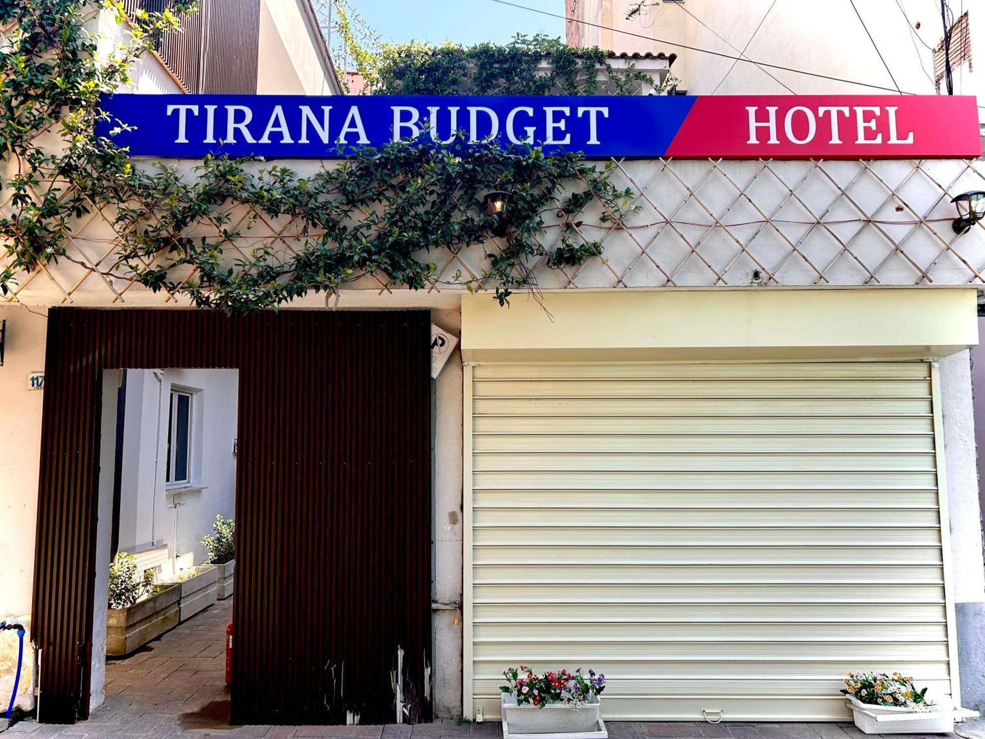 Budget Retreat Tirana & Studios Esterno foto