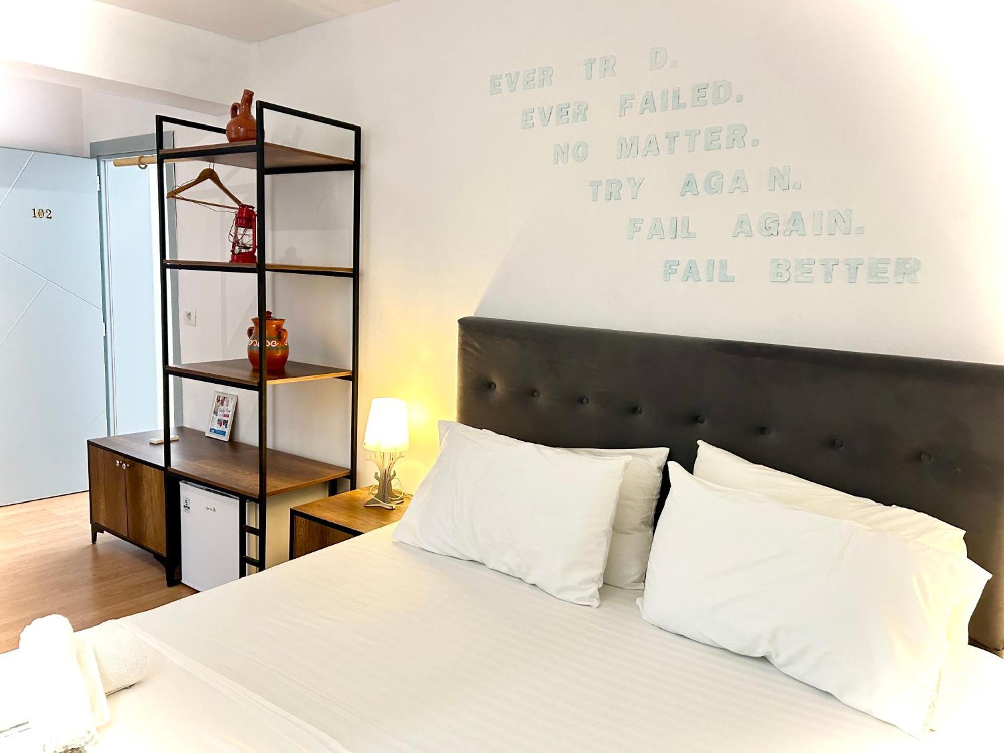 Budget Retreat Tirana & Studios Esterno foto