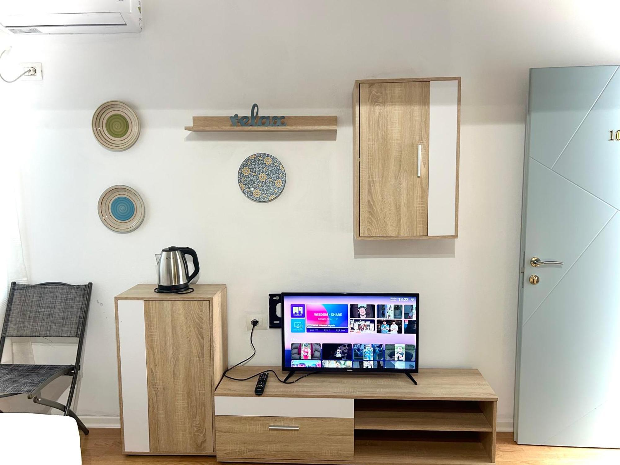 Budget Retreat Tirana & Studios Esterno foto