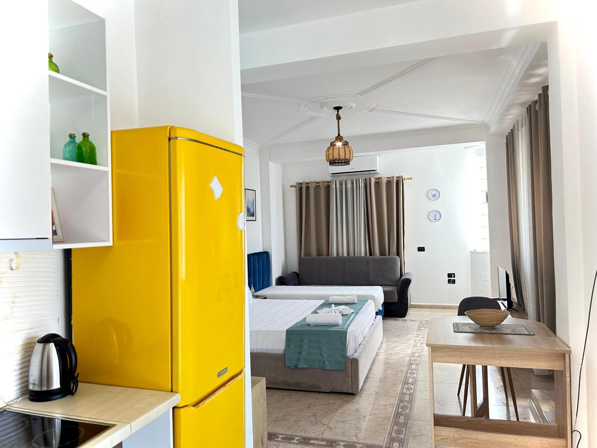 Budget Retreat Tirana & Studios Esterno foto